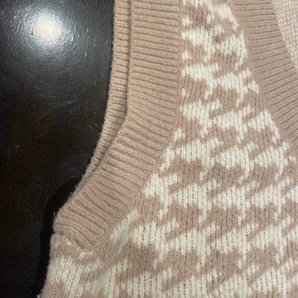 Abercrombie & Fitch Houndstooth Women's Sweater Vest ( Large) - Picture 5 of 9